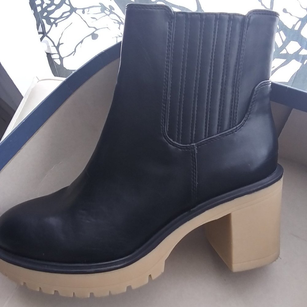 Universal Threads black boots